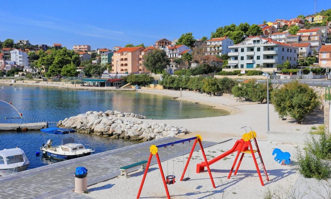 Apartmani Ines Marina Exterior foto