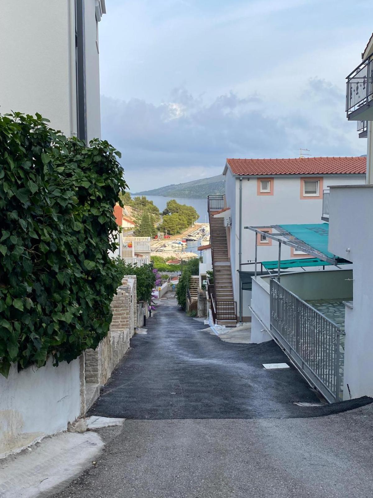 Apartmani Ines Marina Exterior foto