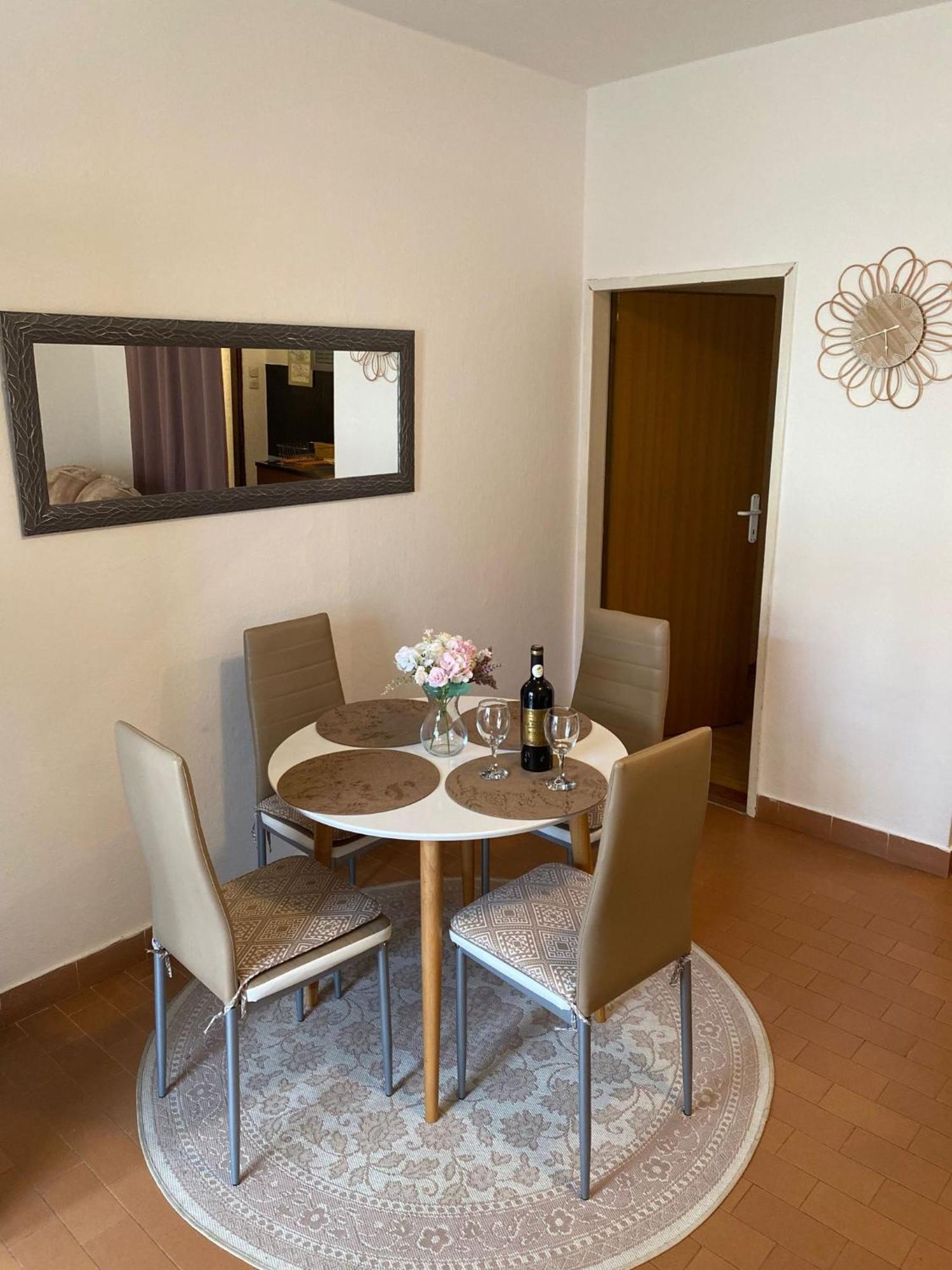 Apartmani Ines Marina Exterior foto