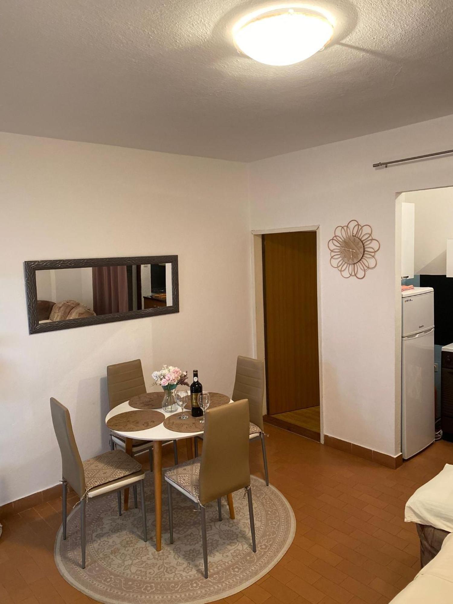 Apartmani Ines Marina Exterior foto
